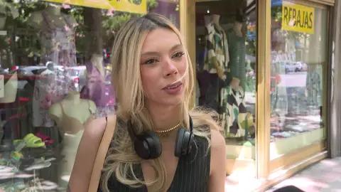 Alejandra Rubio atendiendo a los medios de comunicación Alejandra Rubio atendiendo a los medios de comunicación