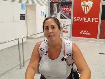 Anabel Pantoja, en el aeropuerto de Sevilla Anabel Pantoja, en el aeropuerto de Sevilla