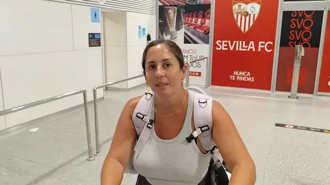 Anabel Pantoja, en el aeropuerto de Sevilla Anabel Pantoja, en el aeropuerto de Sevilla