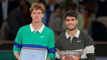 Sinner y Alcaraz tras la final de Roland Garros