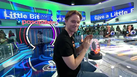 Con solo dos palabras, Manu se lleva los cinco segundos en La Pista y Roberto Leal bromea con su “poca inversión” Con solo dos palabras, Manu se lleva los cinco segundos en La Pista y Roberto Leal bromea con su “poca inversión”