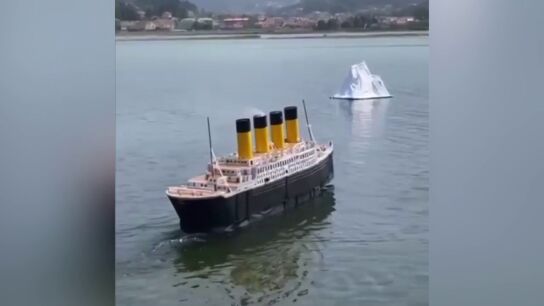 Un ni&ntilde;o de 8 a&ntilde;os construye una r&eacute;plica del Titanic: "Es igual al original, no le falta detalle"