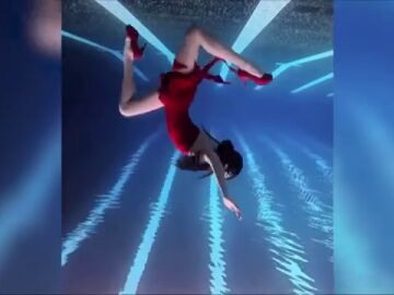La sirena eslovaca que cautiva con sus bailes subacuáticos y triunfa en las redes