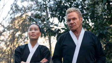 Martin Kove Alicia Hannah-Kim en Cobra Kai