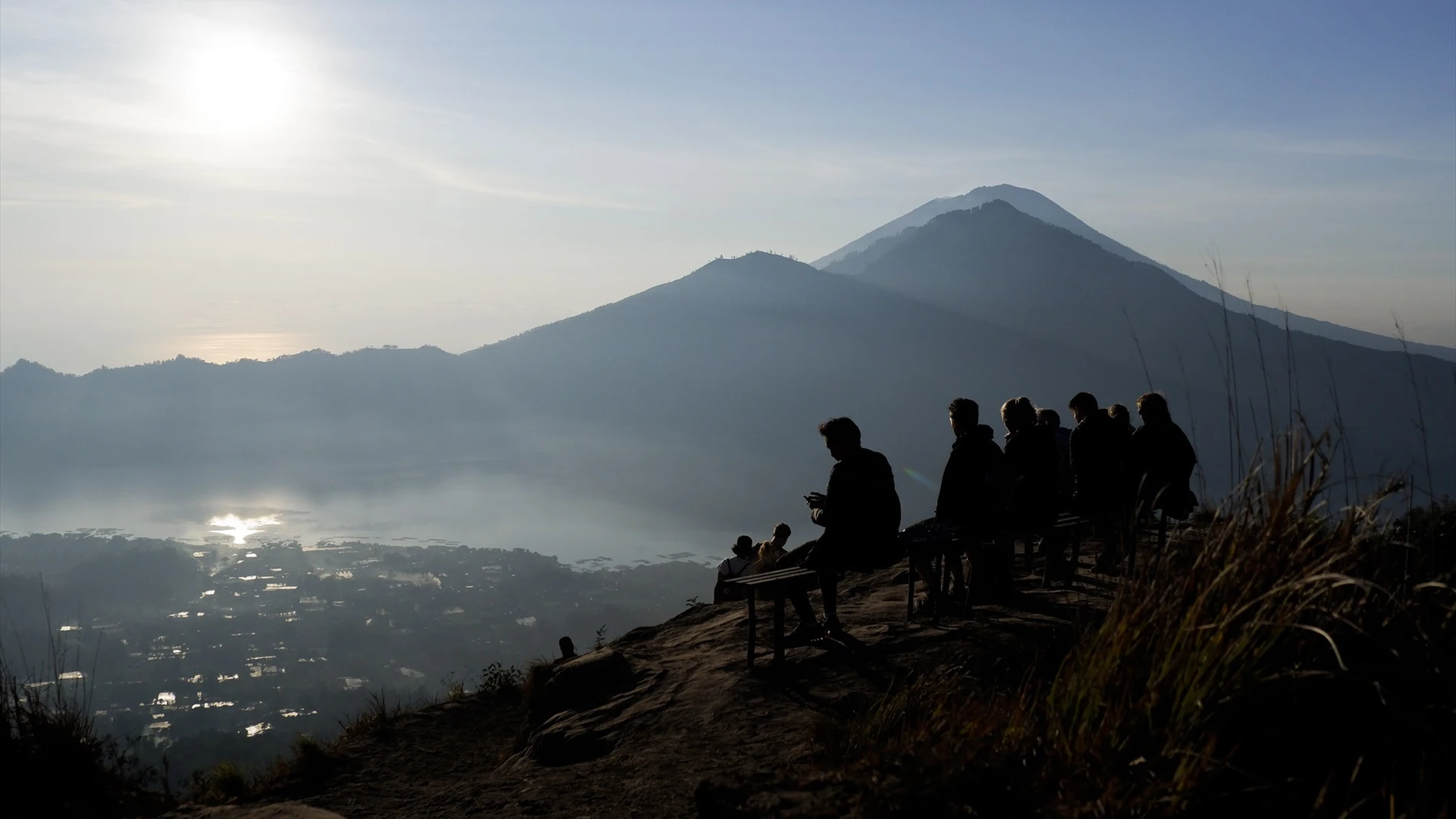 Imagen de archivo del Monte Batur con vistas al Monte Rinjani en Indonesia Imagen de archivo del Monte Batur con vistas al Monte Rinjani en Indonesia