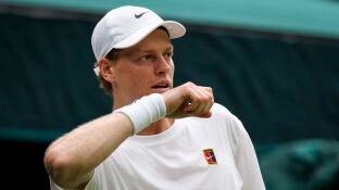 Jannik Sinner, en un entrenamiento con Medvedev en las instalaciones de Wimbledon