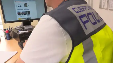 Imagen de archivo de un policía nacional Imagen de archivo de un policía nacional