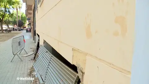 La reconstrucción de la DANA avanza despacio: ocho meses después 38.000 familias siguen esperando la ayuda La reconstrucción de la DANA avanza despacio: ocho meses después 38.000 familias siguen esperando la ayuda