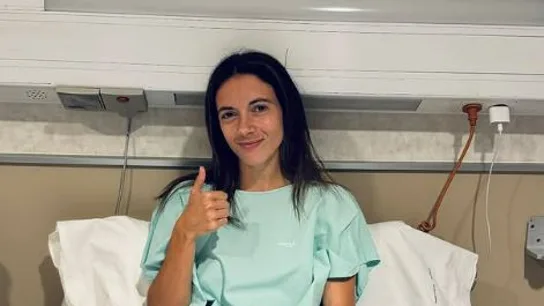 Aitana Bonmatí posa en el hospital antes de recibir el alta Aitana Bonmatí posa en el hospital antes de recibir el alta