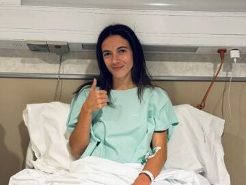 Aitana Bonmatí posa en el hospital antes de recibir el alta Aitana Bonmatí posa en el hospital antes de recibir el alta