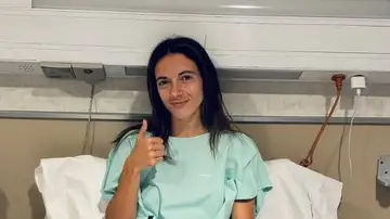 Aitana Bonmatí posa en el hospital antes de recibir el alta Aitana Bonmatí posa en el hospital antes de recibir el alta