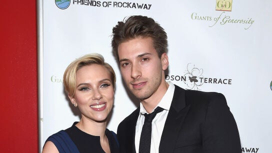 Scarlett Johansson y su hermano Hunter