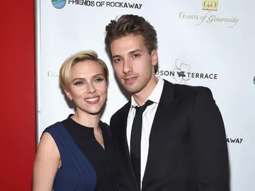 Scarlett Johansson y su hermano Hunter Scarlett Johansson y su hermano Hunter