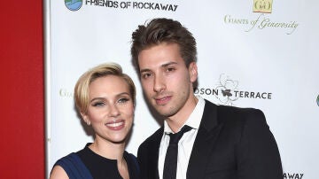 Scarlett Johansson y su hermano Hunter