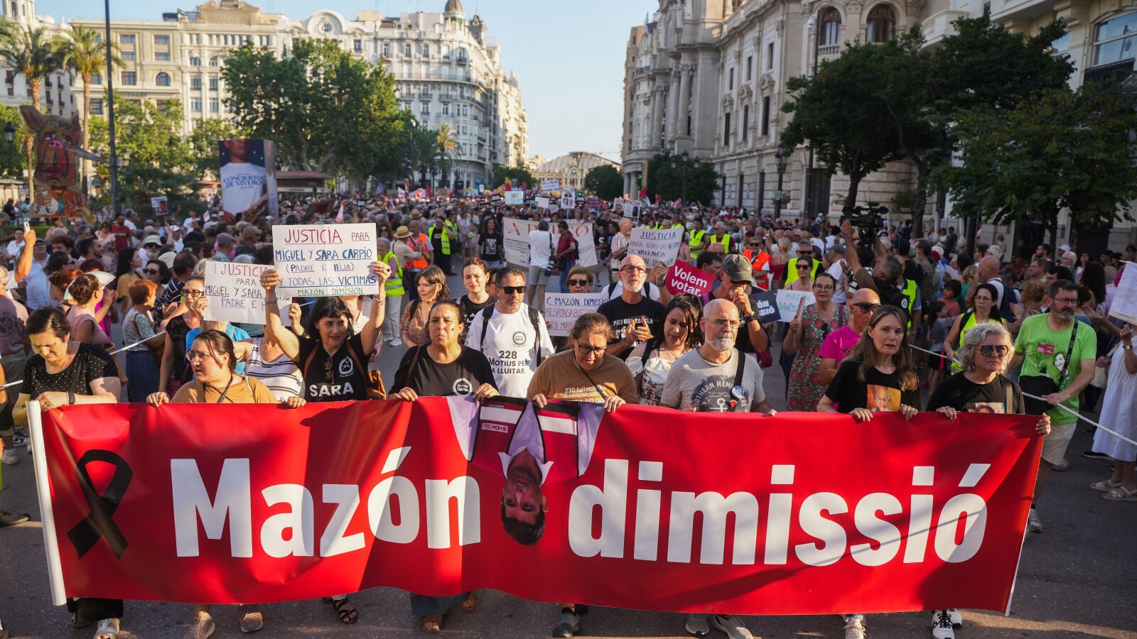 Octava manifestación contra Mazón por su gestión de la DANA: 