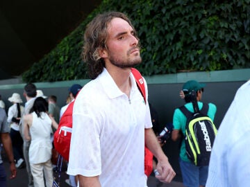Tsitsipas, tras retirarse en primera ronda de Wimbledon