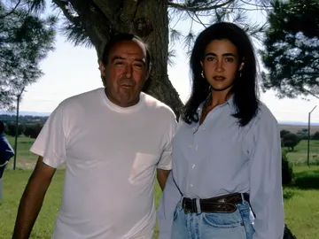 Vicky Martín Berrocal y su padre José Luis en la década de los 2000 Vicky Martín Berrocal y su padre José Luis en la década de los 2000