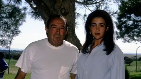 Vicky Martín Berrocal y su padre José Luis en la década de los 2000 Vicky Martín Berrocal y su padre José Luis en la década de los 2000