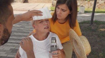 Mujer sufriendo un golpe de calor