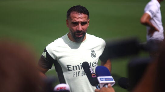 Dani Carvajal atiende a los medios antes del entrenamiento