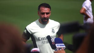 Dani Carvajal atiende a los medios antes del entrenamiento