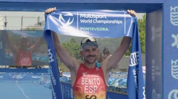 Antonio Benito repite como campeón del mundo de triatlón de larga distancia: "Tenía miedo a un golpe de calor"