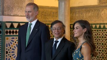 Felipe VI, Letizia y Gustavo Petro