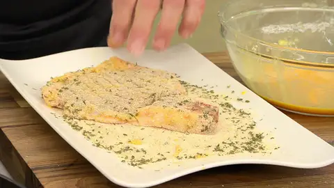 Introdúcelas (a tandas) en la sartén y fríelas Introdúcelas (a tandas) en la sartén y fríelas