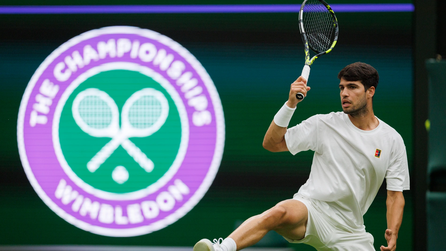 Carlos Alcaraz, en un entrenamiento en la central de Wimbledon Carlos Alcaraz, en un entrenamiento en la central de Wimbledon