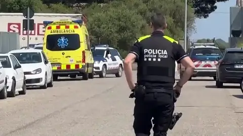 Muere un niño olvidado dentro de un coche Muere un niño de 3 años olvidado dentro de un coche en Valls, Tarragona