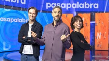 El hilarante vídeo de Roberto Leal con Manu y Rosa que demuestra su complicidad tras las cámaras de Pasapalabra
