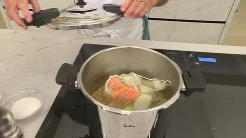 Sazona y cierra la olla Sazona y cierra la olla