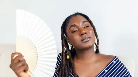 Mujer con abanico Mujer con abanico