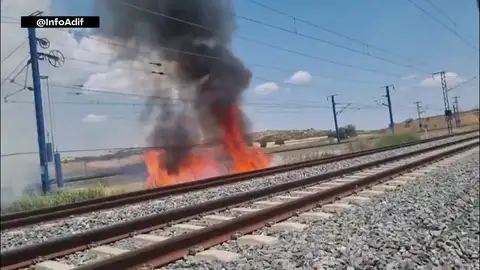 Restablecida la circulación de trenes entre Alicante, Madrid y Murcia tras el incendio Restablecida la circulación de trenes entre Alicante, Madrid y Murcia tras el incendio