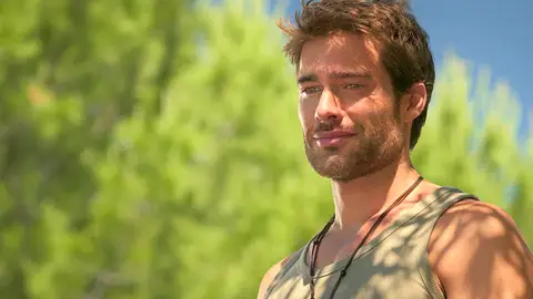 César vuelve a la casa de su infancia y una oleada de recuerdos le invaden César vuelve a la casa de su infancia y una oleada de recuerdos le invaden