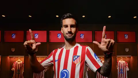 Álex Baena, presentado con el Atlético de Madrid Álex Baena, presentado con el Atlético de Madrid