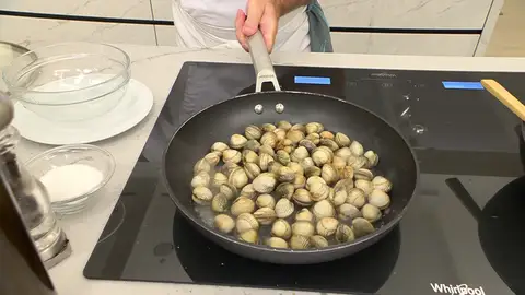 Introduce los berberechos y tápalos Introduce los berberechos y tápalos