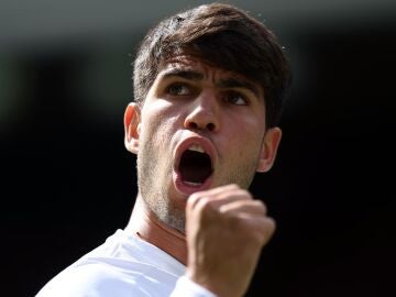 Carlos Alcaraz celebra su victoria en Wimbledon