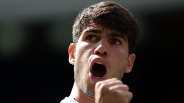 Carlos Alcaraz celebra su victoria en Wimbledon