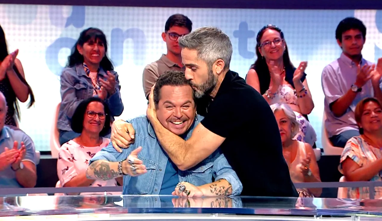 ¡Cumpleaños feliz en directo! Así lo celebra Jimmy Barnatán en Pasapalabra