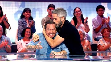 ¡Cumpleaños feliz en directo! Así lo celebra Jimmy Barnatán en Pasapalabra