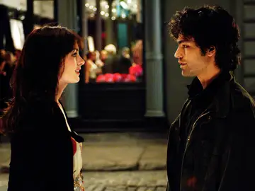 Adrian Grenier y Anne Hathaway como Nate y Amy en El diablo viste de Prada Adrian Grenier y Anne Hathaway como Nate y Amy en El diablo viste de Prada