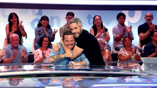 Jimmy Barnat&aacute;n cumple 44 a&ntilde;os y lo celebra en directo en Pasapalabra 