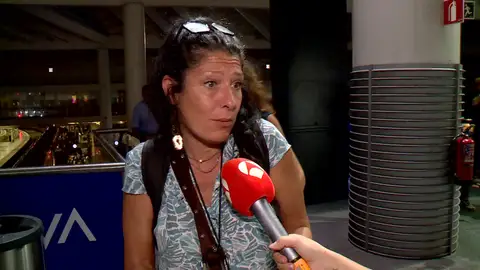 Afectada por los retrasos en trenes Afectada por los retrasos en trenes