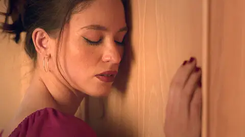 César hace un regalo a Amanda que podría cambiarlo todo… ¿qué será? César hace un regalo a Amanda que podría cambiarlo todo… ¿qué será?
