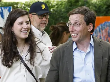 Teresa Urquijo y José Luis Martínez Almeida en un evento Teresa Urquijo y José Luis Martínez Almeida en un evento