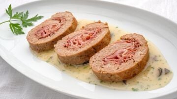 Rollo de carne picada relleno con salsa de aceitunas negras, de Arguiñano: fuente de proteína de alta calidad