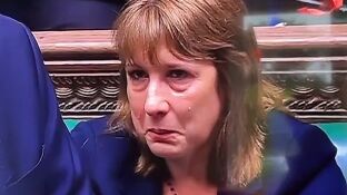 Las l&aacute;grimas de la ministra de econom&iacute;a del Reino Unido