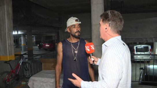 Vecinos de Alcobendas denuncian que hay un hombre viviendo en el garaje de la comunidad: "No es digno"