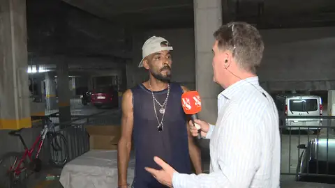 Vecinos de Alcobendas denuncian que hay un hombre viviendo en el garaje de la comunidad: "No es digno" Vecinos de Alcobendas denuncian que hay un hombre viviendo en el garaje de la comunidad: "No es digno"